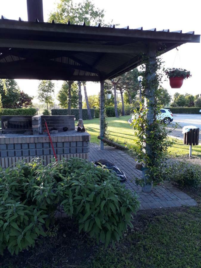 Appartamento Ai Tigli Каорле Экстерьер фото